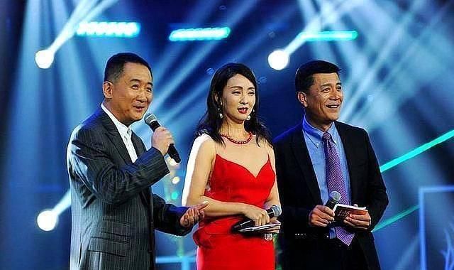 『 红色』大珍珠耳环变女王，48岁陶虹也太拼了吧！脚踩20cm恨天高如履平地
