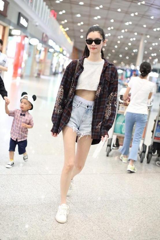 当182张梓琳和178奚梦瑶同穿短裤，网友：长相比身材更重要