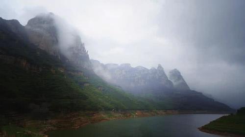 这是一个超大、大、大……大景区