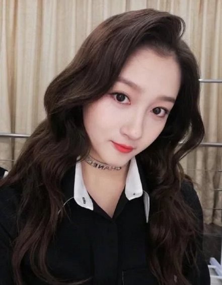 女星爱上“波浪卷发”，郑爽显老，热巴惊艳，范冰冰妩媚