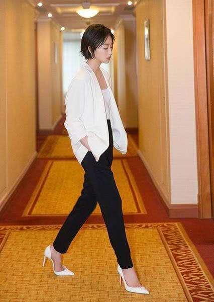 紧身裤再也不用担心臃肿带来的烦恼，释放女性的浪漫气质