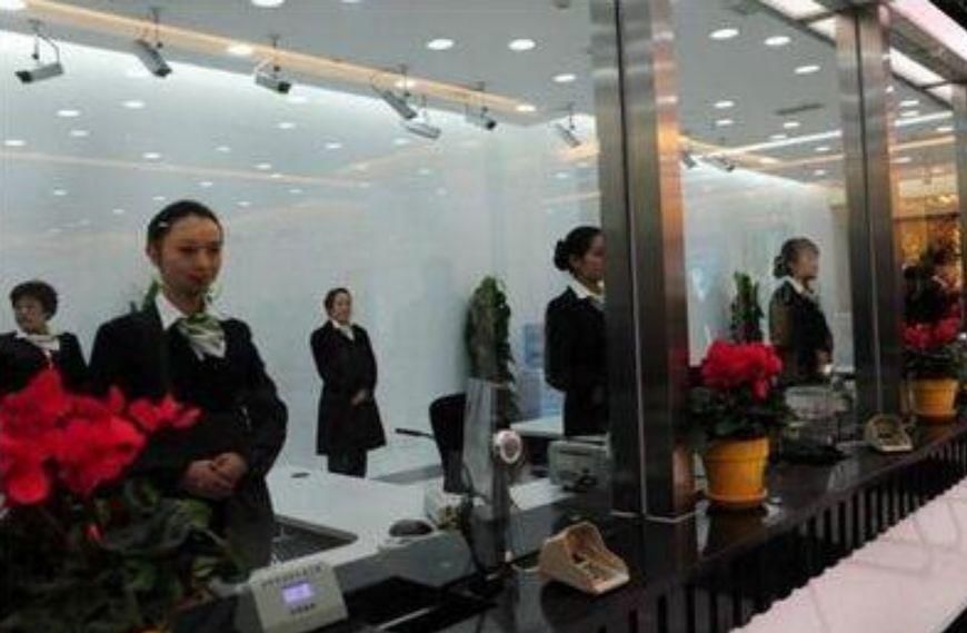 一次性在银行存8000万，会得到什么待遇?来听听银行职员怎么说的