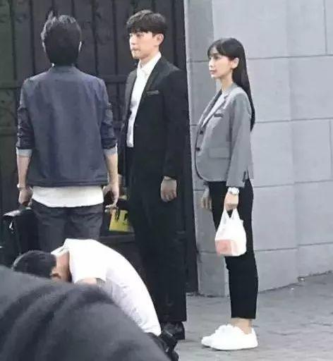 舒淇映射讽刺崔永元；爱情公寓电影由烂片改编；秦岚承认打过瘦脸