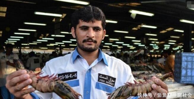 看看迪拜平民们每天都吃什么! 中国菜贩哭了!