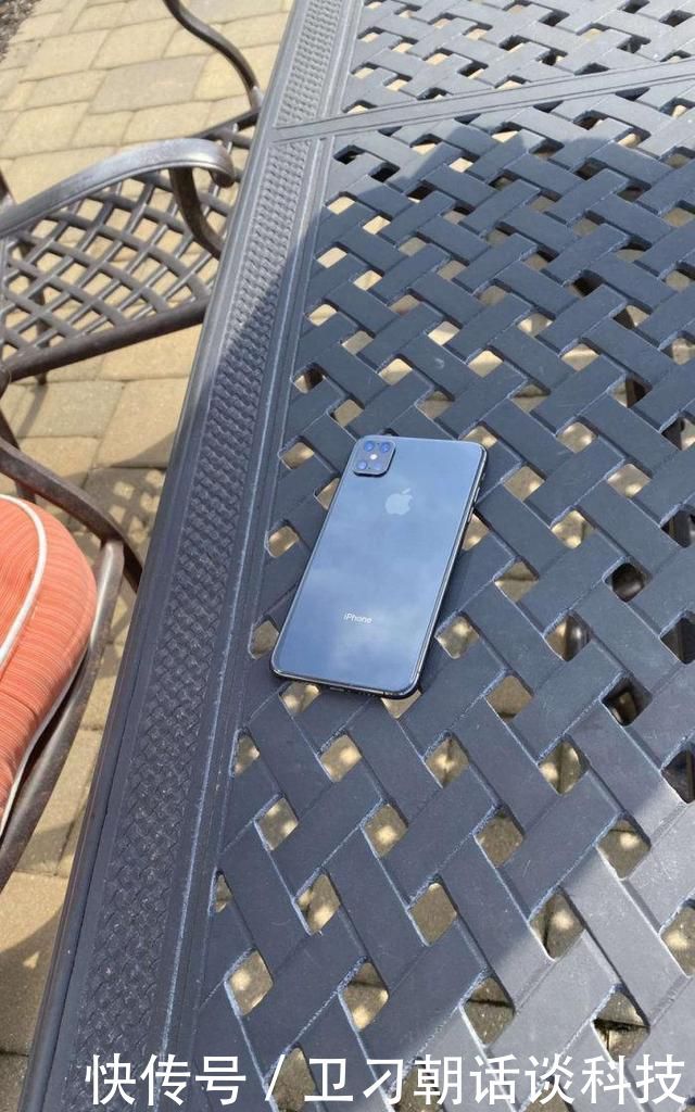 「Pro」iPhone 12 Pro真机疑似曝光,真全面屏真的要来了苹果发力了