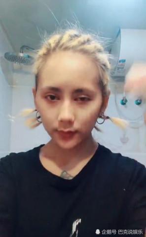 夜店美女下班回家，卸妆后评论区炸了，网友：美颜相机都救不了你