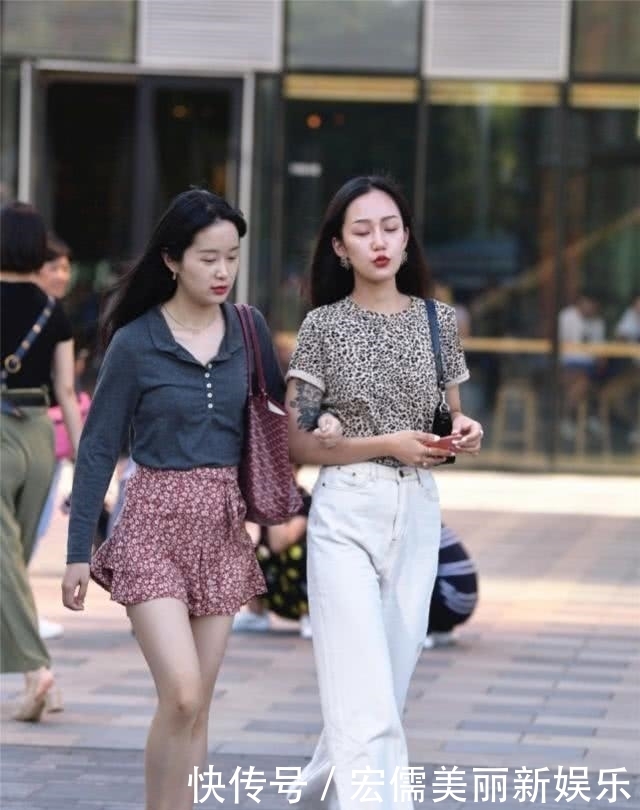  「柔雅」街拍：青春风的装扮清新柔雅的感觉,让你尽情展现窈窕的好身姿！