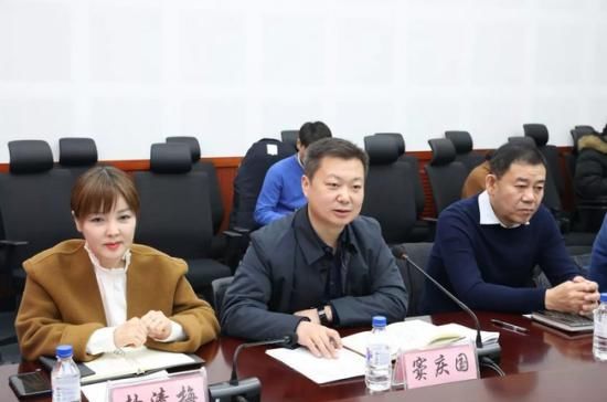 龙井市召开东西部扶贫协作挂职干部人才交流座谈会