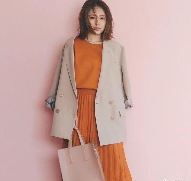  『春夏』它才是贯穿四季的高级色，春夏穿更出彩