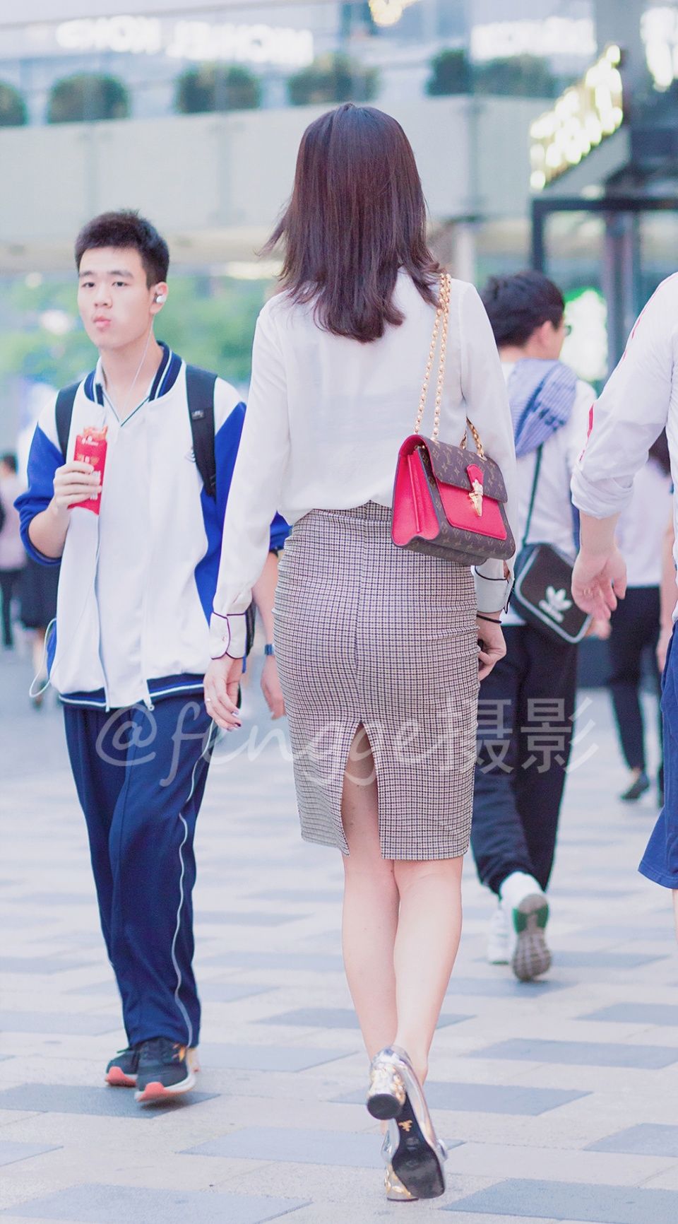 360度无死角的女神， 长相甜美，穿着时尚，美到无法呼吸