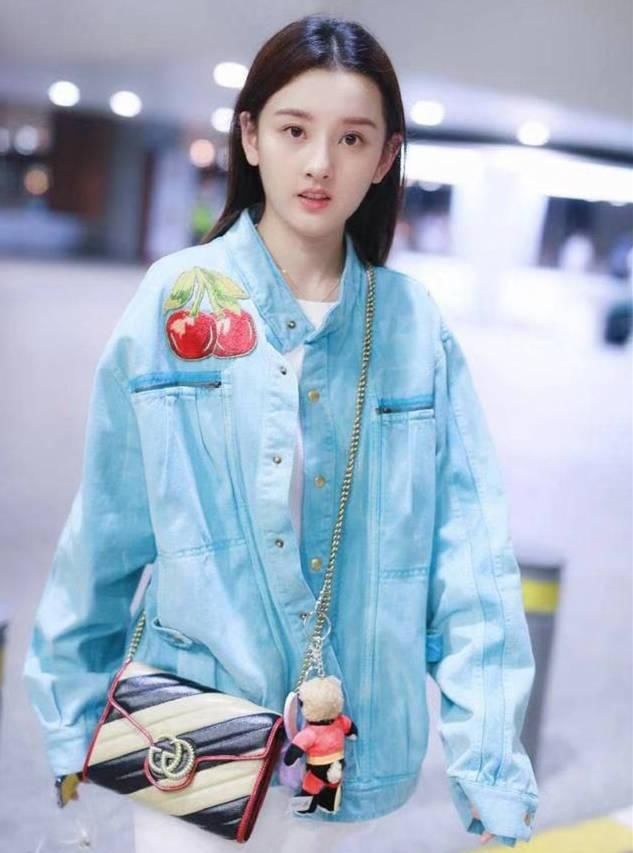  小姐姐们：帅气十足的牛仔外套，彰显你的独特个性