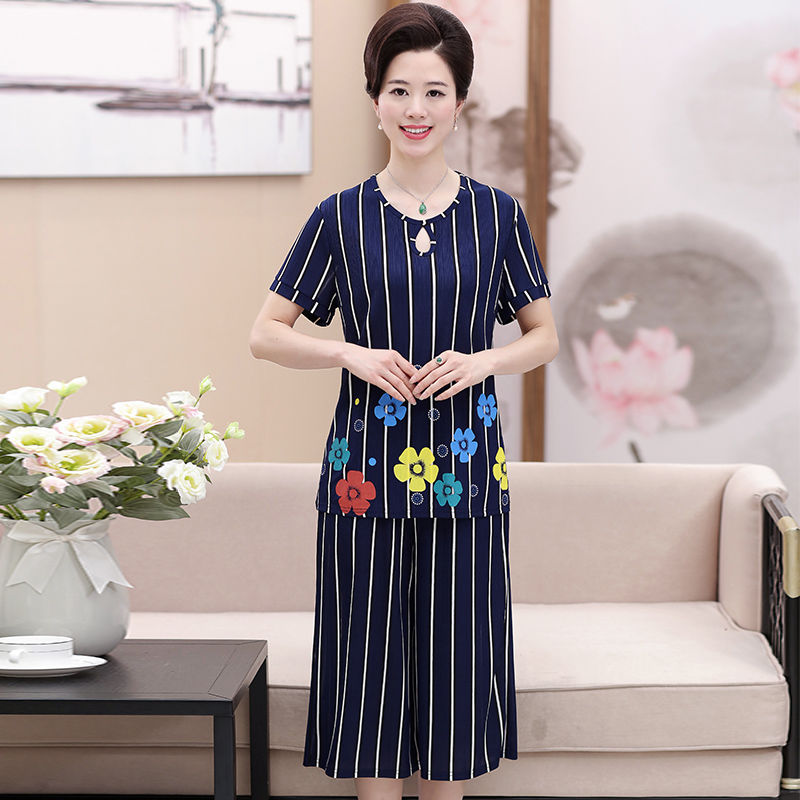 哇!今年流行的妈妈装太美了，显瘦显档次，忍不住给59岁婆婆买