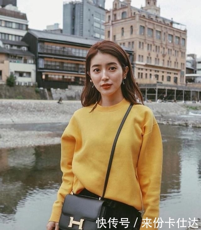 冬天■冬天不能穿裙子?羽绒服配裙子保暖又时尚,时髦的女人都这样搭配