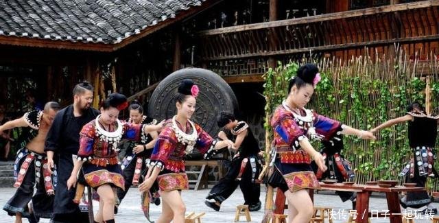 去苗寨,小伙子不要随便接姑娘送上来的一样东西,除非想留在苗寨