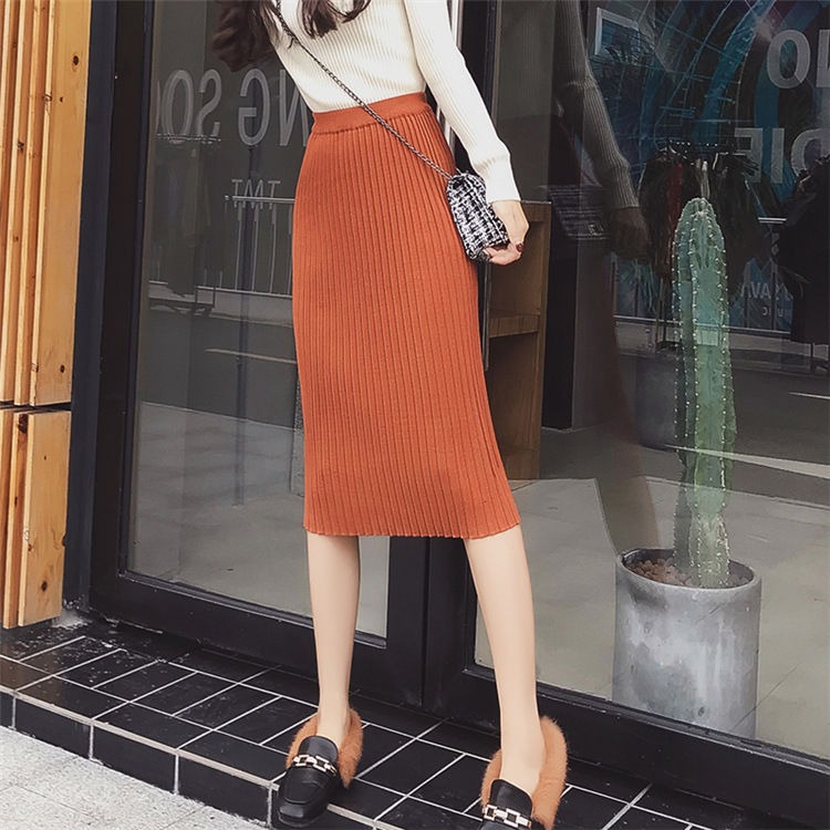 57岁婆婆真会打扮，穿这款半身裙上街，路人都猜40岁，真厉害