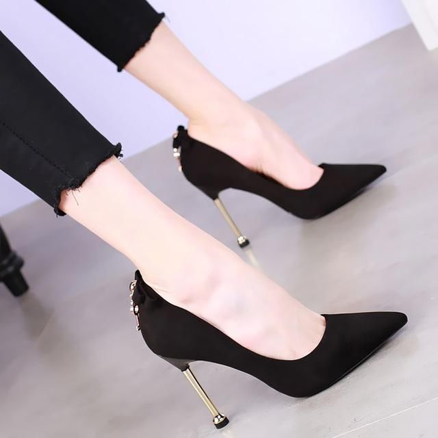 有一种女鞋，细高跟舒适，秀气不累脚，美爆了