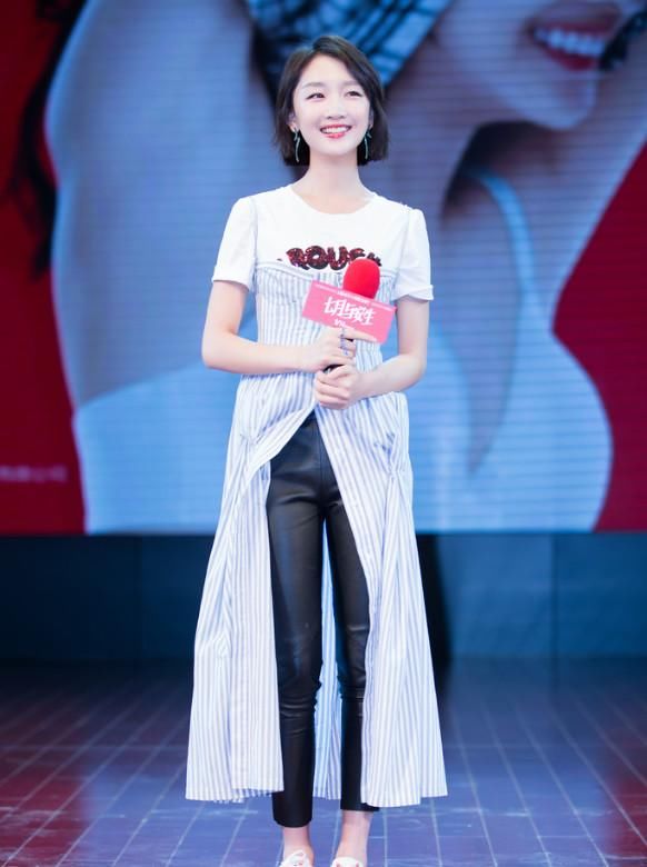 小个子周冬雨大逆袭，只凭一条裙子变高个子，腿长一米八让人惊呆