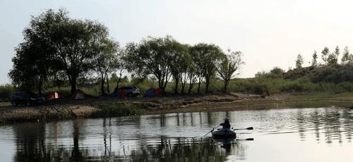 致敬中国“治沙人”：30年种8亿棵树，拯救了沙漠附近10万居民！