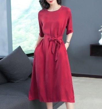 妈妈48了，说是70后都没人信，只因穿这裙子，美得刚刚好