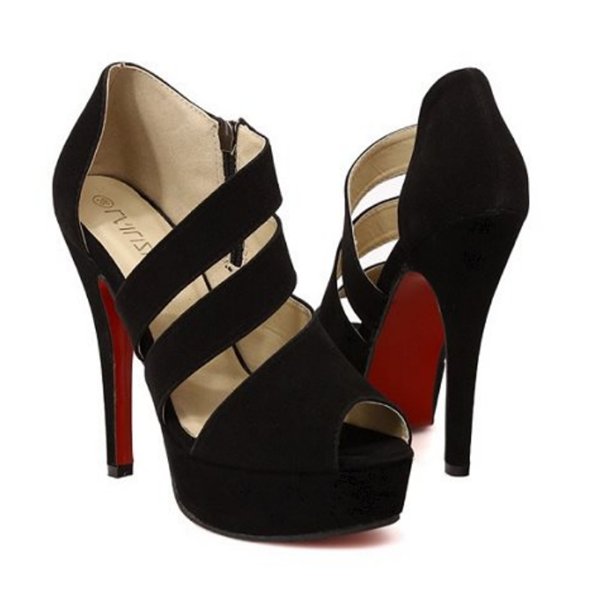 现在的时髦女人好会穿!高跟鞋不配丝袜，想多美就多美