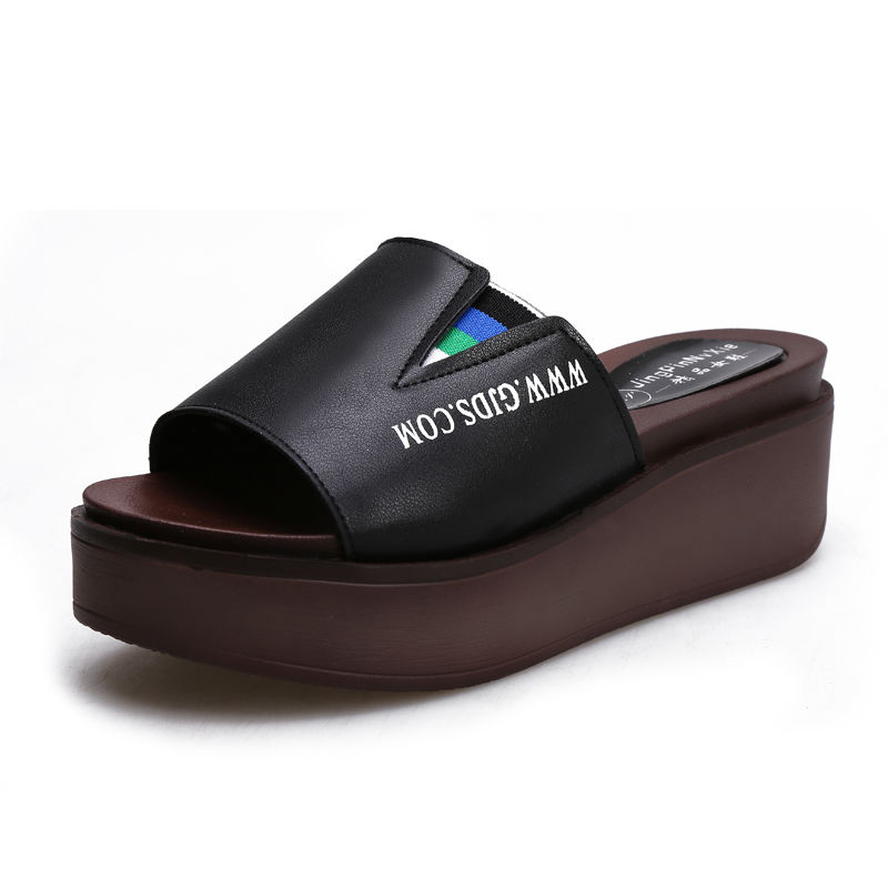 现在流行这样的凉鞋，换掉你的休闲鞋吧，越穿越有女人味