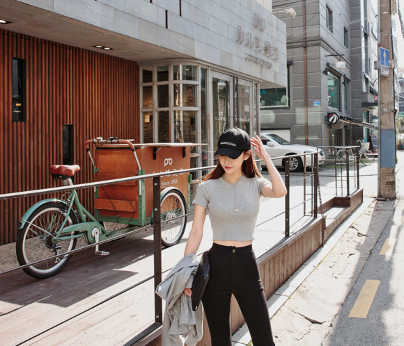 女神孙允珠，酷炫卡路里灰青石健美打底衫