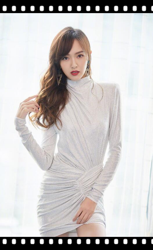 罗晋不敢分手原因 35岁唐嫣这么美？白色丝绸包臀裙大显身材