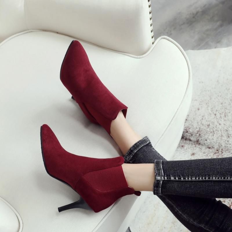 立秋了别穿凉鞋了，洋气女人今年都这样穿短靴，满满女人味