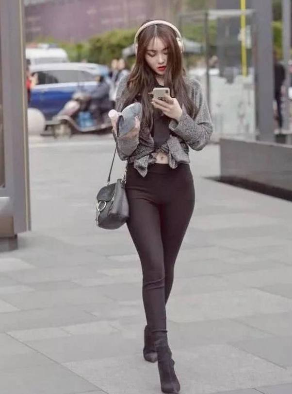 妩媚优雅的打底裤美女，张扬时尚女人味，潮流感十足！