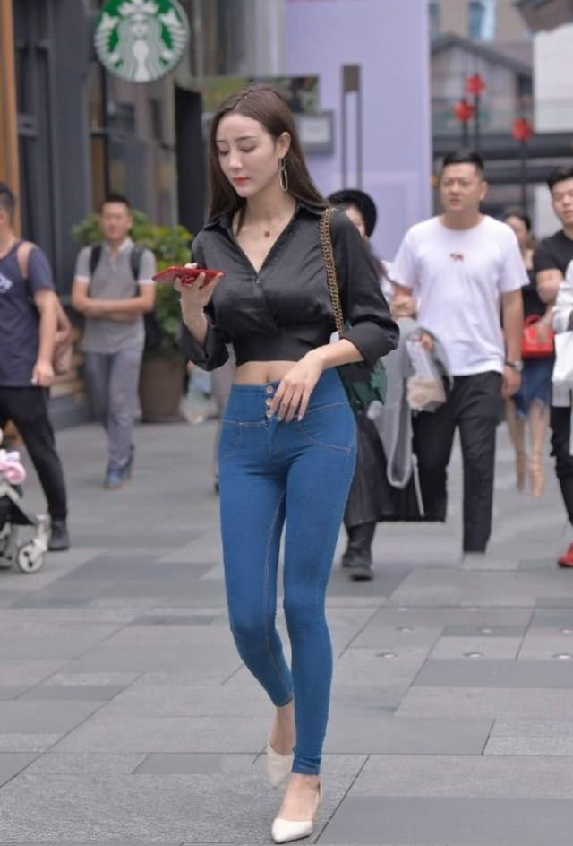 气质|姑娘高贵优雅, 穿米白色的针织毛衣开衫, 惊艳十足