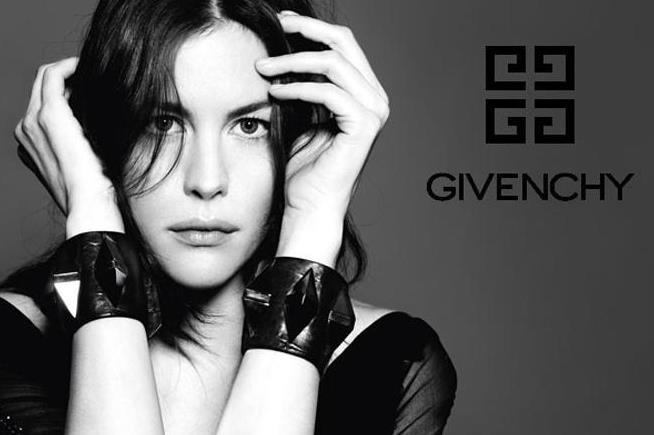 纪梵希涉足领域皆成传奇，品牌背后的故事