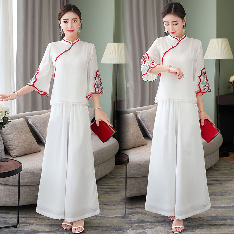 微胖女穿最美的流行中国风“茶服”，风韵十足、引人瞩目