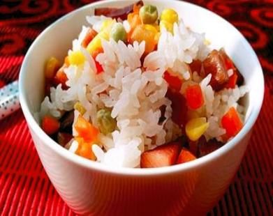  「技巧」好吃的不得了的腊肉焖饭，不费精力技巧，有菜有饭带去上班很方便