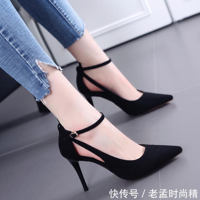  『磨脚』穿鞋磨脚？女神版小细跟单鞋这就来拯救你