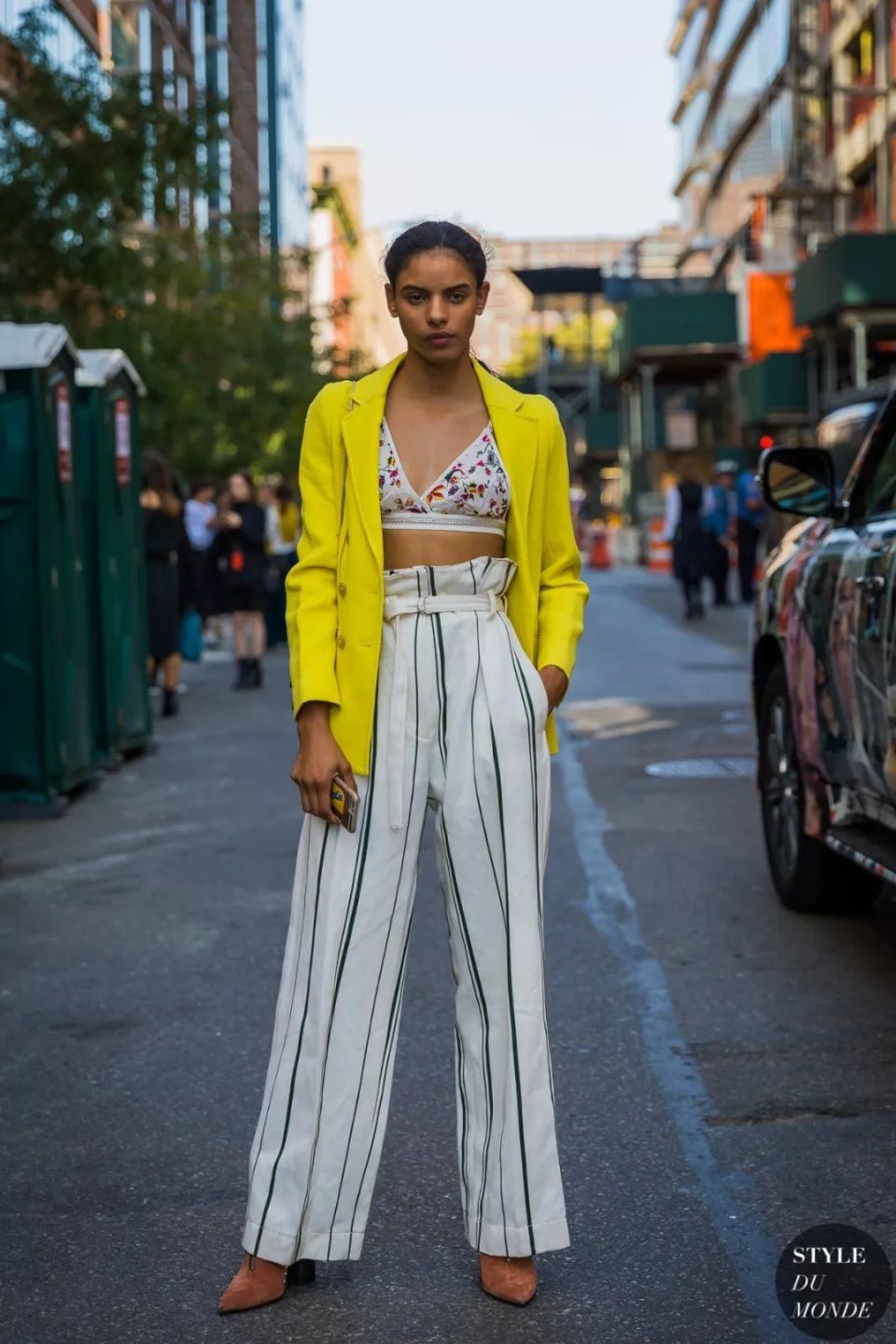 入秋后，阔腿裤的搭配也是时候升级一下了!