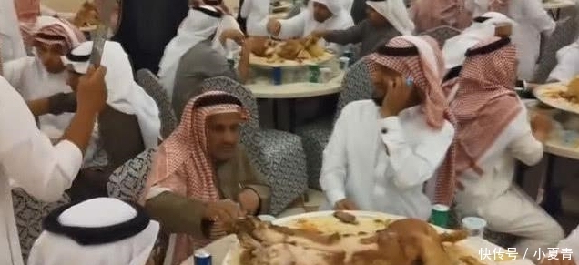 迪拜富豪聚会,餐点是全世界最“霸气”的食物,网友:大开眼界!