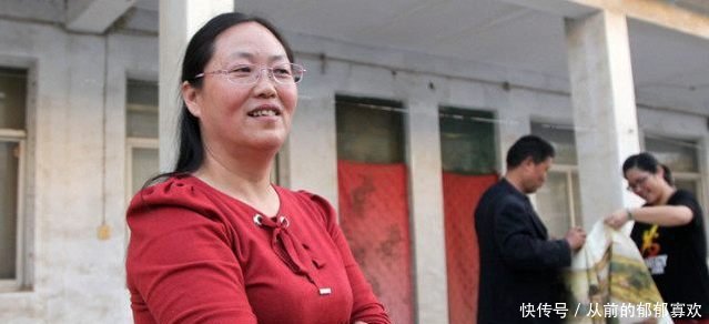 农村大姐2年多绣出《清明上河图》，有人出价10万她却不卖！