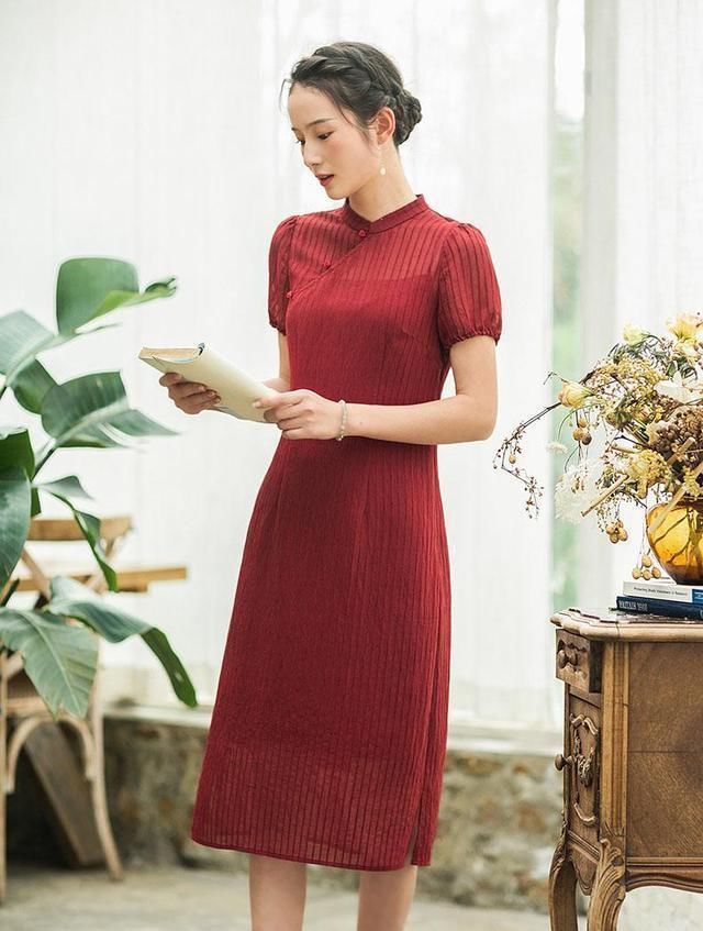 #复古#开春第一件裙子建议“旗袍裙”,慵懒随性还复古,美成初恋模样