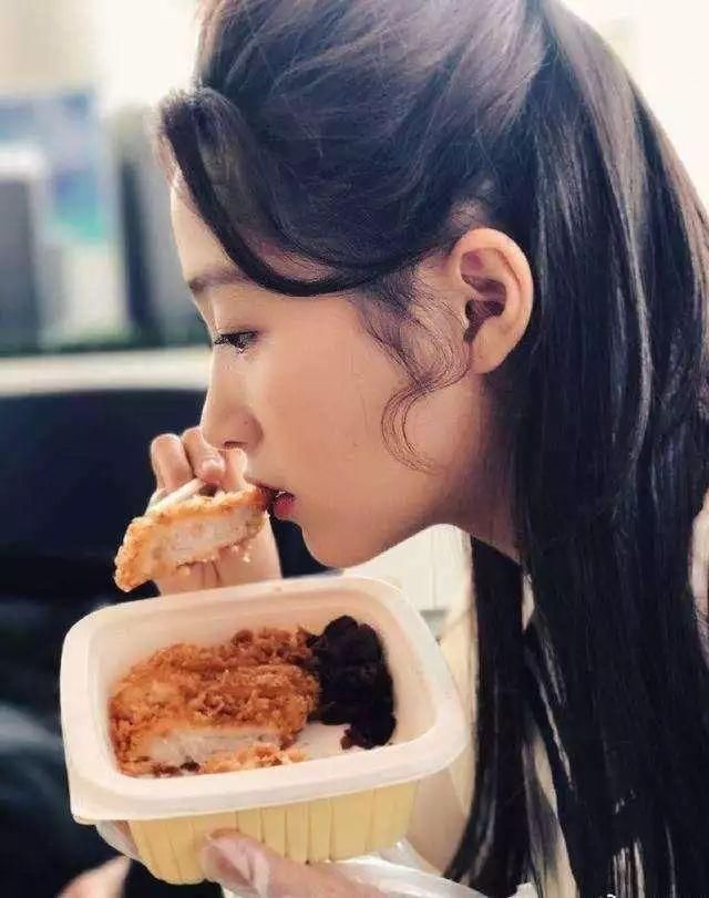 angelababy录《向往的生活》被爆假吃，娱乐圈明星假吃真相大揭秘