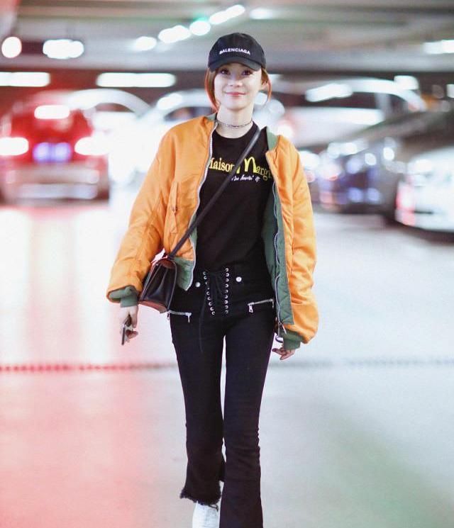  「西服外套」早春别穿马丁靴了,今年流行这2双靴子,显瘦显高还很时髦