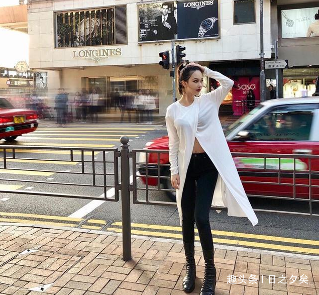 #美女#细心搭配的牛仔裤美女,使得穿着更有质感,展现美女的曼妙身材!