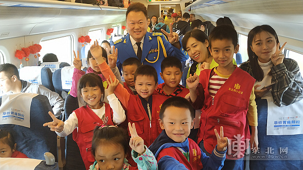 过不一样的中秋节 东北网小记者体验哈佳快速铁路