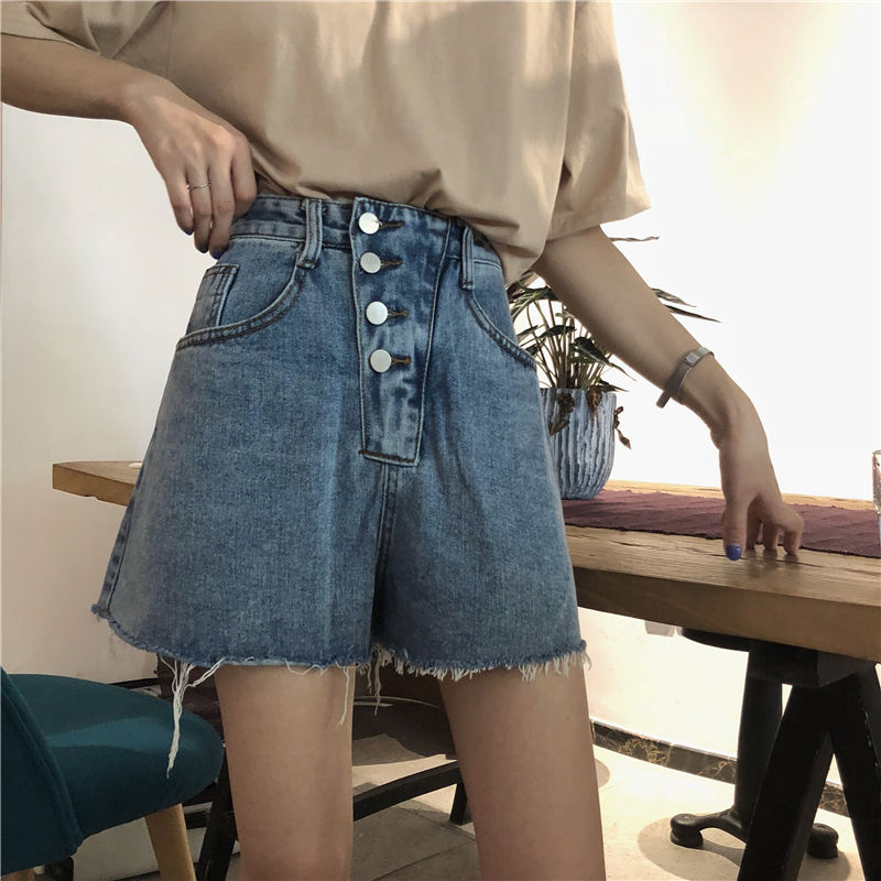 夏天就一定要穿连衣裙吗?今年的短裤超时尚，怎么搭都超有感觉