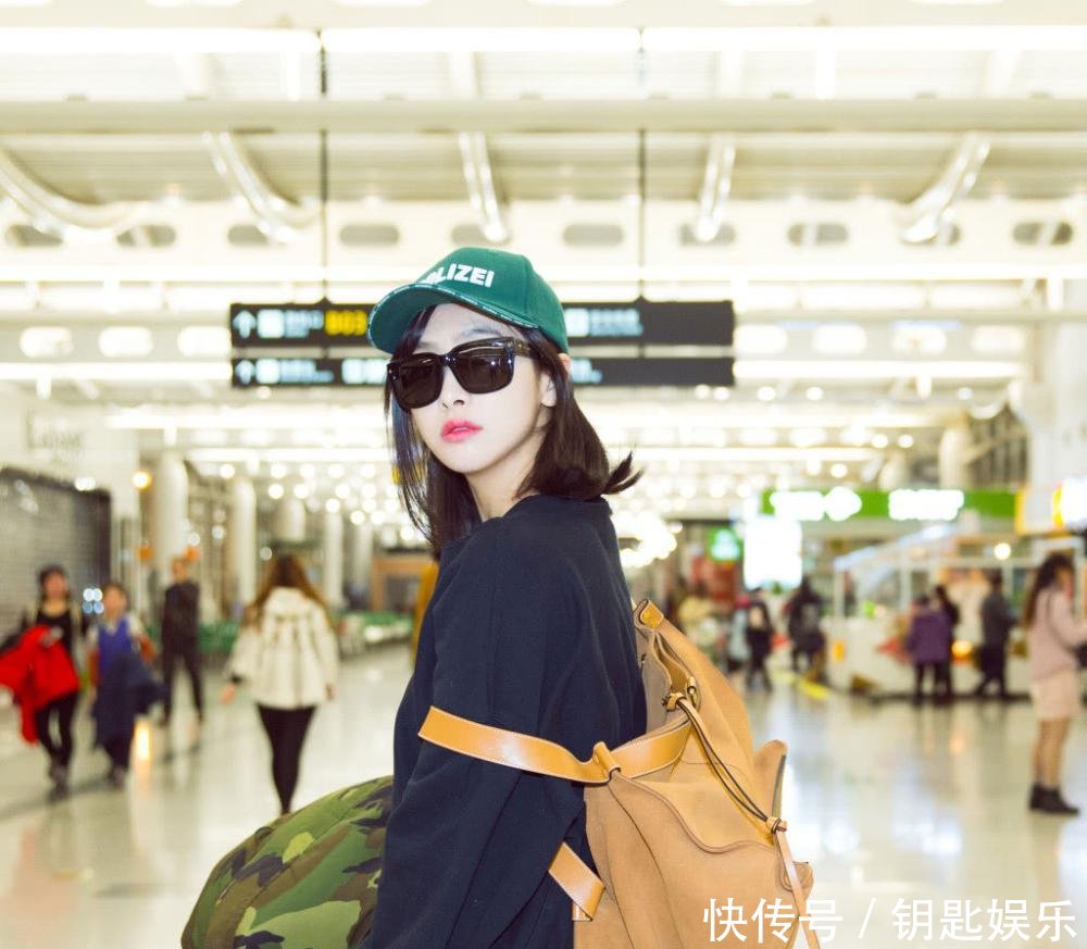 宋茜太猛了! 这么紧的裤头也要硬往里塞衣服, 网友: 快看不下去了