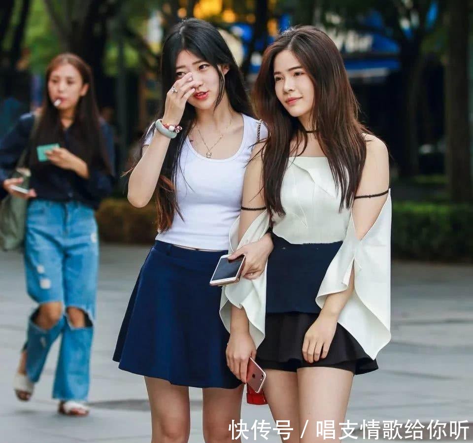 街拍动感时尚与大气温婉的美，让街头变成秀场