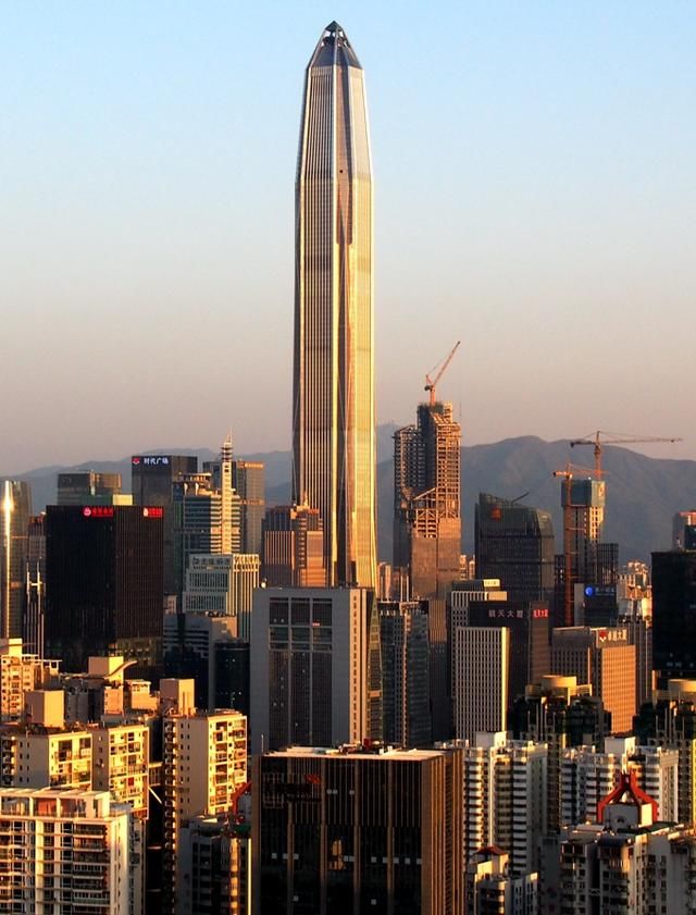 华南第一摩天楼，直入云霄，它的确气派！