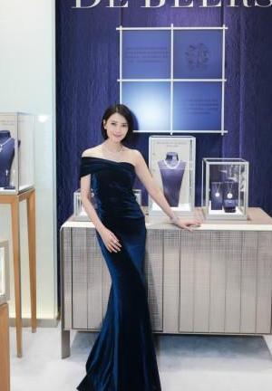 高圆圆只不过剪了个短发，就女神气质全无，网友：终于相信你39了