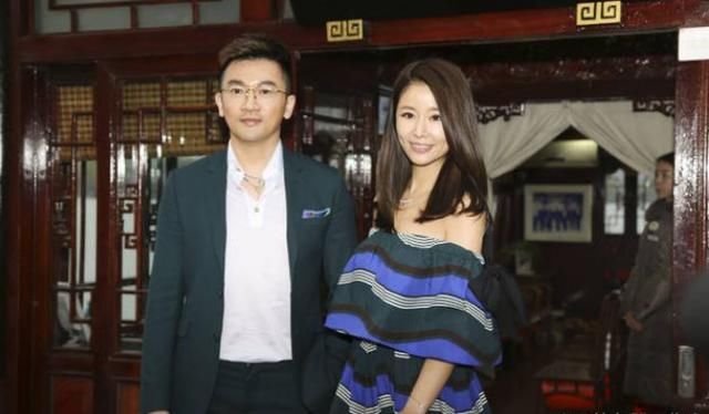 42岁林心如穿1万6礼服同框苏有朋，偏偏撞上赵丽颖，立马看出差距