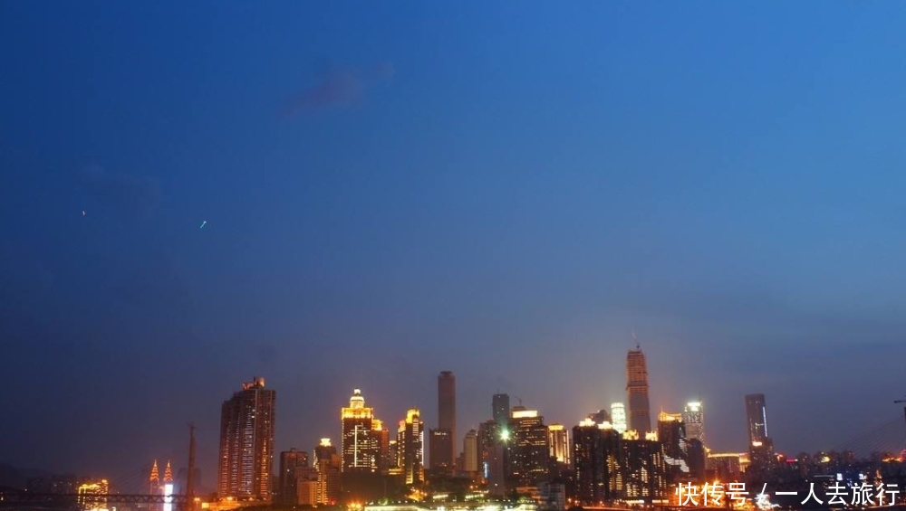  经济：经济最强的新一线城市，距离一线一步之遥，但有一点比不