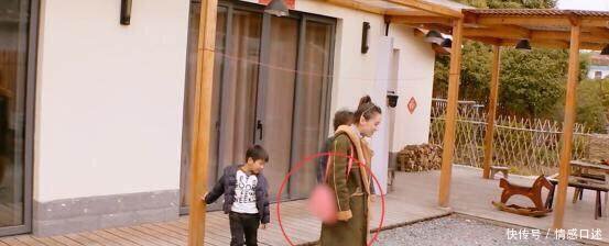 黄圣依的包到底有多贵才被打马赛克然而霍思燕才是真的隐形炫包